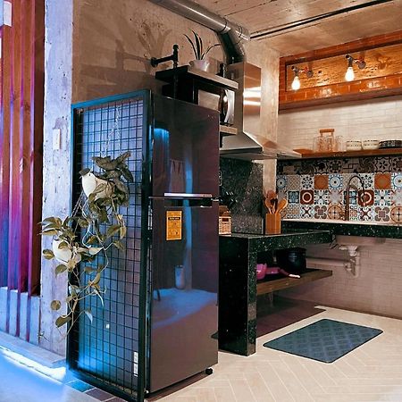 Clockworkorange Luxury Suites With Netflix Мактан Экстерьер фото